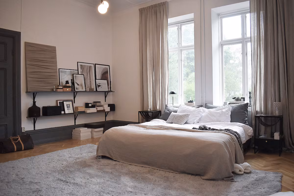 Private Bedroom Queen No. 5 - Image 1