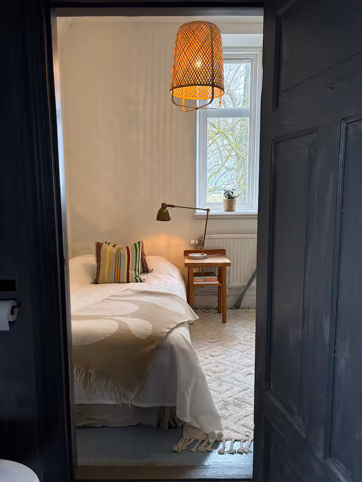 Private Bedroom Single No. 4 - Image 1