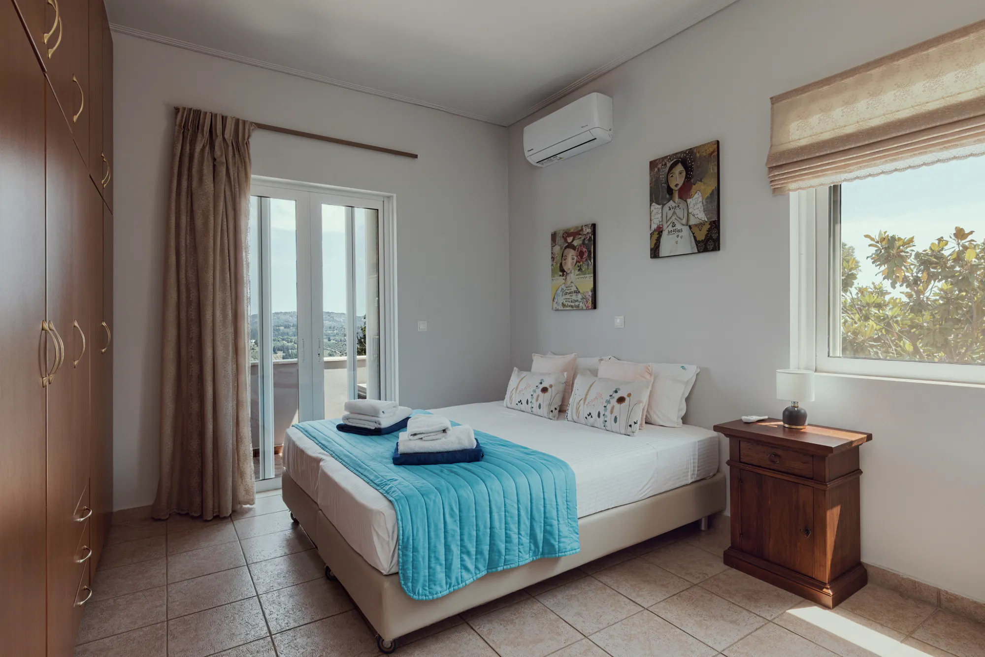 Shared Twin | w/ Balcony & Bathroom - Image 1